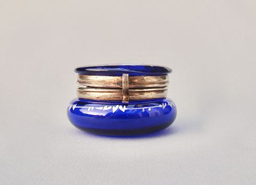 fig 1. 19TH CENTURY FRENCH ENAMELLED BRISTOL BLUE GLASS TRINKET BOX, CIRCA 1890