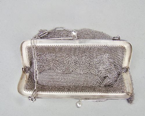 fig 2. LARGE GEORGE V SILVER MESH EVENING PURSE, IMPORTS MARKS FOR LONDON 1916