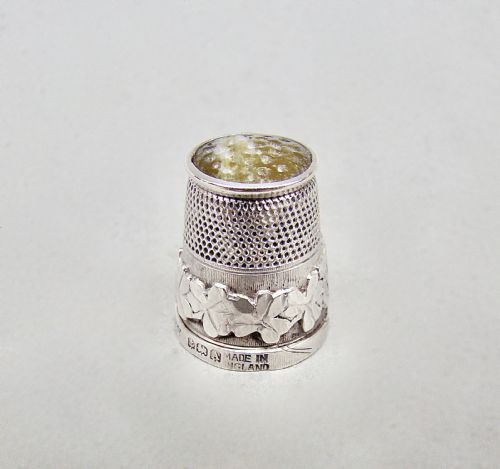 fig 1. IRISH INTEREST SILVER & AGATE THIMBLE BY JAMES SWANN & SON, BIRMINGHAM 1925