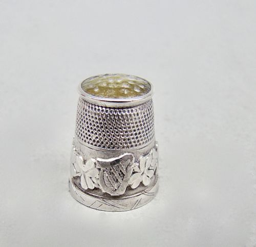 Irish Interest Silver & Agate Thimble by James Swann & Son, Birmingham 1925