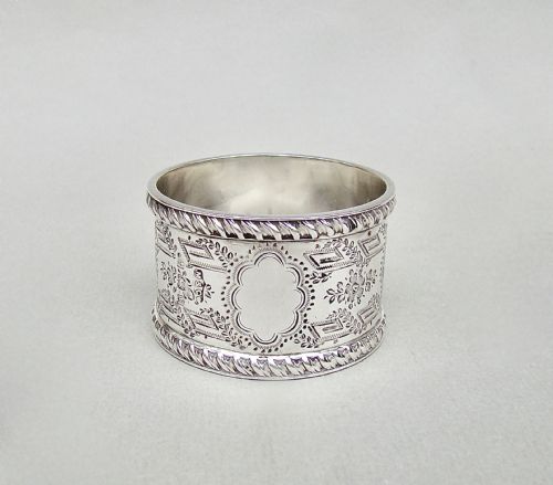 fig 3. STUNNING CASED EDWARDIAN SILVER NAPKIN RING BY MARPLES & CO, BIRMINGHAM 1902