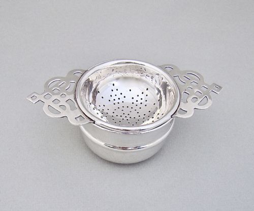 Elegant Art Deco Silver Tea Strainer & Stand by Emile Viner, Sheffield 1933
