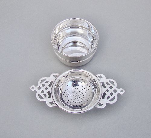 fig 3. ELEGANT ART DECO SILVER TEA STRAINER & STAND BY EMILE VINER, SHEFFIELD 1933