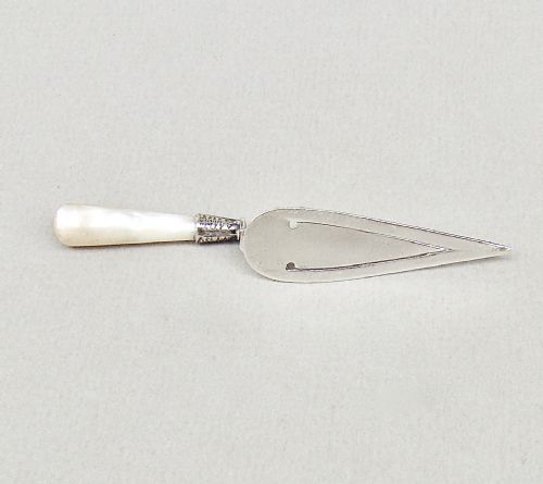 fig 2. GEORGE V SILVER TROWEL SHAPED BOOKMARK BY ADIE & LOVEKIN, BIRMINGHAM 1925
