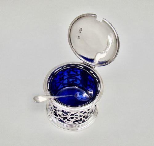 fig 4. FABULOUS EARLY VICTORIAN SILVER MUSTARD POT BY WILLIAM SMILY, LONDON 1847