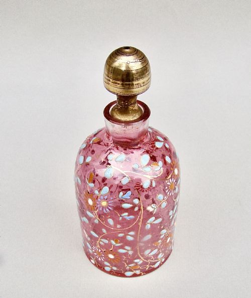fig 1. EXQUISITE VICTORIAN CRANBERRY GILT & ENAMELLED GLASS SCENT BOTTLE, CIRCA 1890