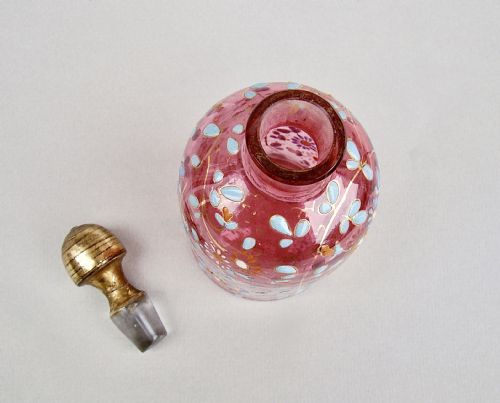 fig 2. EXQUISITE VICTORIAN CRANBERRY GILT & ENAMELLED GLASS SCENT BOTTLE, CIRCA 1890