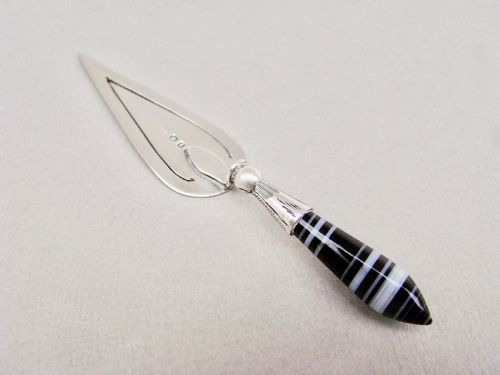 fig 1. UNUSUAL VICTORIAN SILVER AND BANDED AGATE TROWEL BOOKMARK BY CRISFORD & NORRIS, BIRMINGHAM 1899