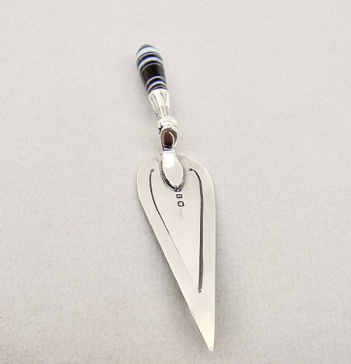 fig 2. UNUSUAL VICTORIAN SILVER AND BANDED AGATE TROWEL BOOKMARK BY CRISFORD & NORRIS, BIRMINGHAM 1899