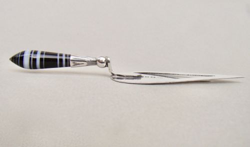 fig 3. UNUSUAL VICTORIAN SILVER AND BANDED AGATE TROWEL BOOKMARK BY CRISFORD & NORRIS, BIRMINGHAM 1899