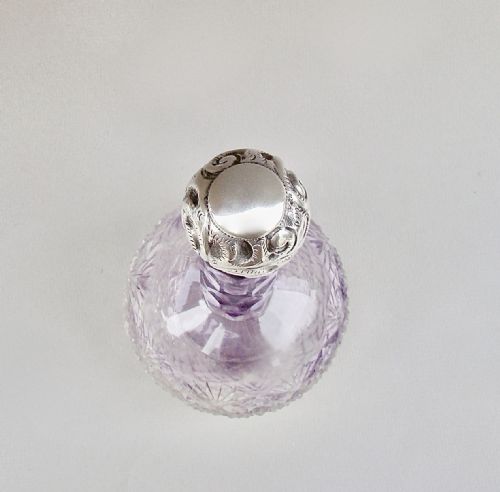 fig 2. LARGE VICTORIAN SILVER MOUNTED AMETHYST GLASS SCENT BOTTLE BY M. BROS, BIRMINGHAM 1898