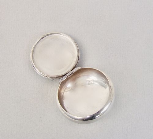 fig 2. DELIGHTFUL MID-CENTURY STERLING SILVER AND BOTANICAL GUILLOCHE ENAMEL PILL BOX, CIRCA 1910