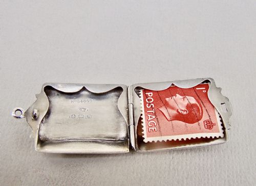 fig 2. GEORGE V SILVER NOVELTY STAMP CASE BY ALBERT ERNEST JENKINS, BIRMINGHAM 1912