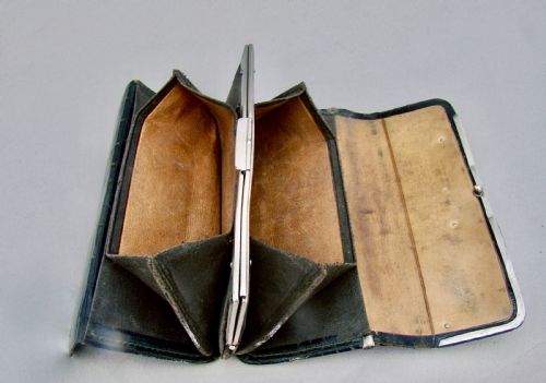 fig 3. ART NOUVEAU SILVER & CROCODILE SKIN PURSE BY LUDWIG KRUMM, BIRMINGHAM 1900