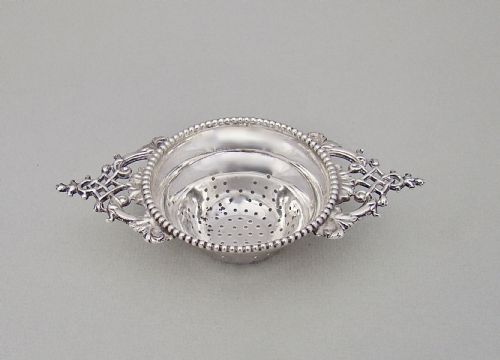 Delightful George V Silver Tea Strainer by Walker & Hall, Sheffield 1915