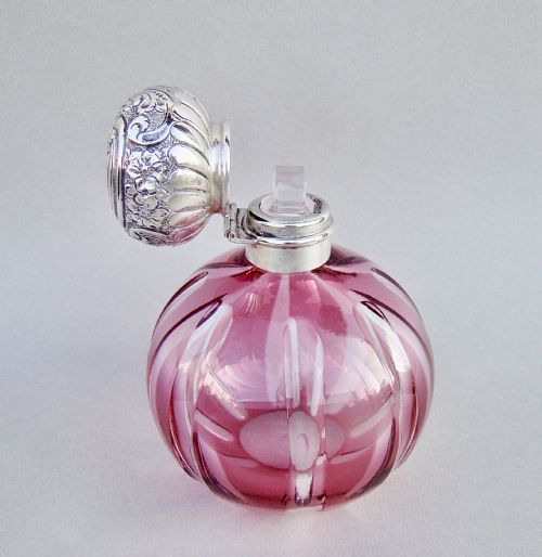 fig 3. LARGE EDWARDIAN SILVER AND CRANBERRY GLASS SCENT BOTTLE BY WALKER & HALL, SHEFFIELD CIRCA 1900