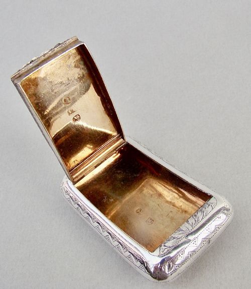 fig 3. DELIGHTFUL GEORGIAN SILVER SNUFF BOX BY JOSEPH TAYLOR, BIRMINGHAM 1826