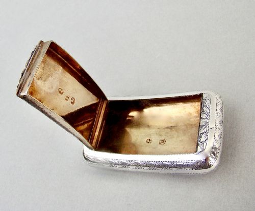 fig 4. DELIGHTFUL GEORGIAN SILVER SNUFF BOX BY JOSEPH TAYLOR, BIRMINGHAM 1826