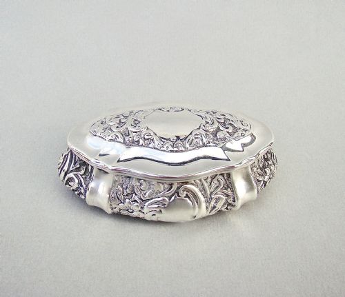 Exquisite Victorian Silver Trinket Box by Henry Matthews, Birmingham 1898
