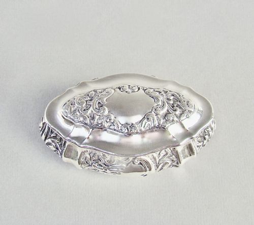 fig 2. EXQUISITE VICTORIAN SILVER TRINKET BOX BY HENRY MATTHEWS, BIRMINGHAM 1898