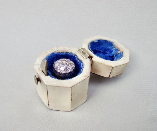 fig 3. CHESTER SILVER THIMBLE FITTED IN MOTHER OF PEARL & ABALONE CASE, CIRCA 1860