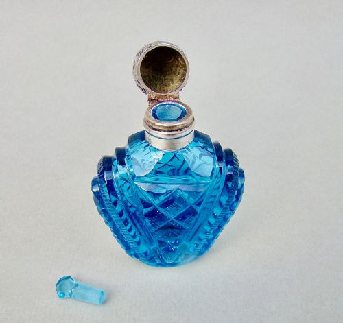 fig 3. UNUSUAL VICTORIAN SILVER & SLICED-CUT TURQUOISE GLASS SCENT BOTTLE, CIRCA 1880