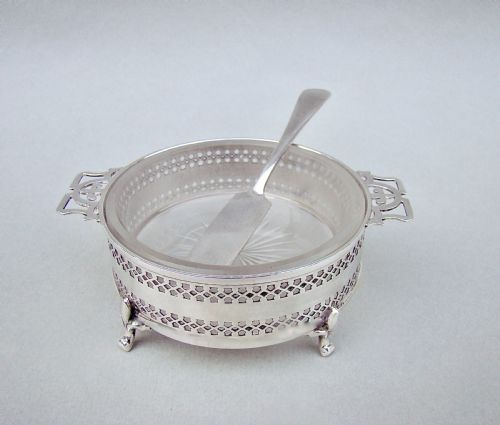fig 1. GEORGE V SILVER & FROSTED GLASS BUTTER DISH BY EDWARD SOUTER BARNSLEY, BIRMINGHAM 1919 
