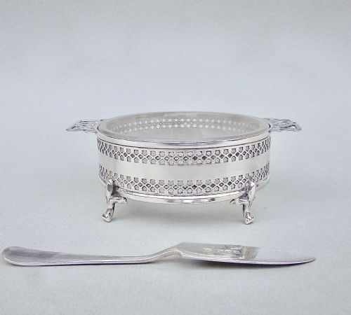 fig 2. GEORGE V SILVER & FROSTED GLASS BUTTER DISH BY EDWARD SOUTER BARNSLEY, BIRMINGHAM 1919 
