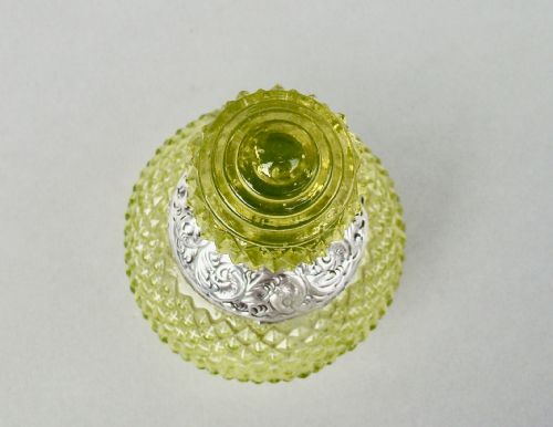fig 2. EDWARDIAN SILVER AND PRESSED CITRINE GLASS SCENT BOTTLE BY HART & SONS, LONDON 1908