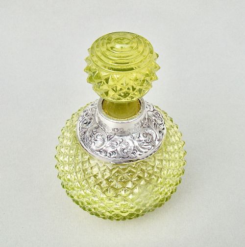 Edwardian Silver and Pressed Citrine Glass Scent Bottle by Hart & Sons, London 1908