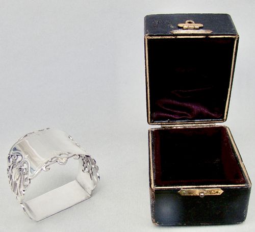 fig 2. STUNNING CASED EDWARDIAN SILVER NAPKIN RING BY LEVESLEY BROTHERS, SHEFFIELD 1905