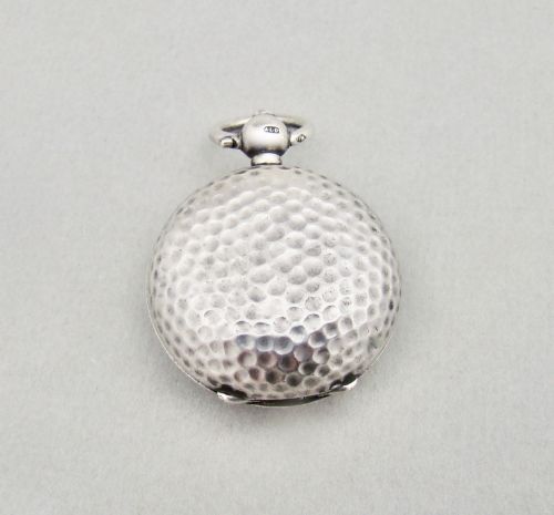 fig 1. EXQUISITE SPOT-HAMMERED SILVER SINGLE SOVEREIGN CASE BY DENNISON, BIRMINGHAM 1910