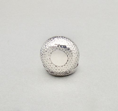 fig 3. EXQUISITE SPOT-HAMMERED SILVER SINGLE SOVEREIGN CASE BY DENNISON, BIRMINGHAM 1910