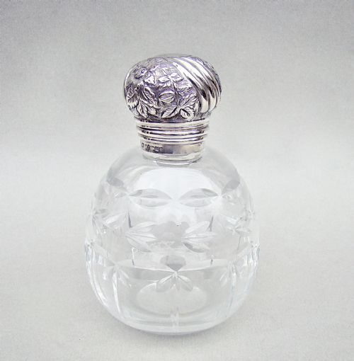 fig 1. LARGE VICTORIAN SILVER AND CUT GLASS SCENT BOTTLE BY L. SPIER, BIRMINGHAM 1892