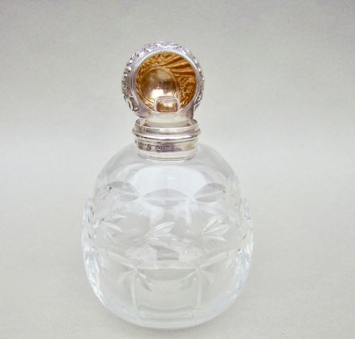 fig 2. LARGE VICTORIAN SILVER AND CUT GLASS SCENT BOTTLE BY L. SPIER, BIRMINGHAM 1892
