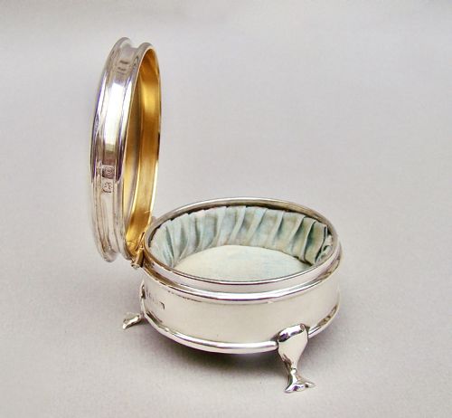 fig 3. GEORGE V SILVER JEWELLERY BOX BY A&J ZIMMERMAN, BIRMINGHAM 1913