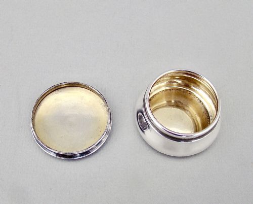 fig 2. SILVER AND GUILLOCHE ENAMEL PILL BOX BY LAWRENCE EMANUEL, BIRMINGHAM 1913
