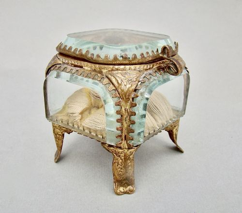fig 1. 19TH C. FRENCH ORMULU & BEVELLED GLASS 'GRAND TOUR' JEWELLERY CASKET, CIRCA 1890