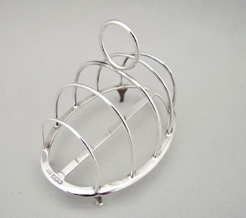 fig 1. GOOD GEORGE V SILVER TOAST RACK BY WALKER & HALL, SHEFFIELD 1922