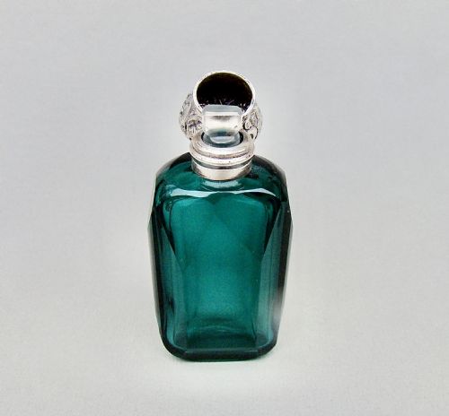 fig 3. BEAUTIFUL VICTORIAN SILVER AND BRISTOL GREEN CUT GLASS SCENT BOTTLE, CIRCA 1890