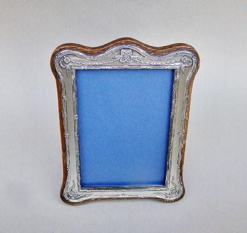 fig 1. UNUSUAL EDWARDIAN SOLID SILVER PHOTOGRAPH FRAME BY W.I.BROADWAY & CO, BIRMINGHAM 1906