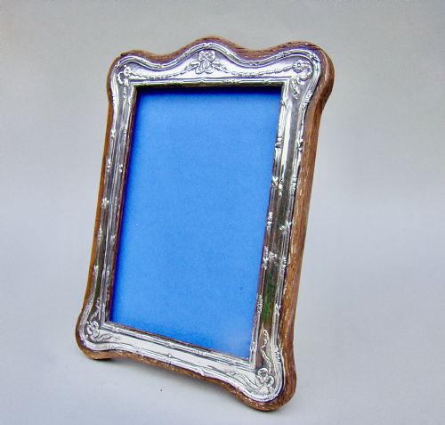 fig 2. UNUSUAL EDWARDIAN SOLID SILVER PHOTOGRAPH FRAME BY W.I.BROADWAY & CO, BIRMINGHAM 1906