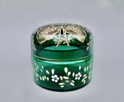 fig 1. DELIGHTFUL VICTORIAN ENAMELLED BRISTOL GREEN GLASS TRINKET BOX, CIRCA 1890