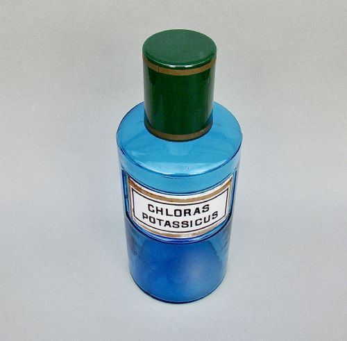fig 1. RARE 19TH CENTURY FRENCH TURQUOISE GLASS APOTHECARY JAR, CIRCA 1890
