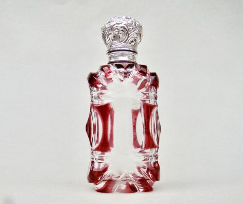 DELIGHTFUL VICTORIAN BOHEMIAN OVERLAY CRANBERRY GLASS SCENT BOTTLE CIRCA 1890 - ADDITIONAL PHOTO 1