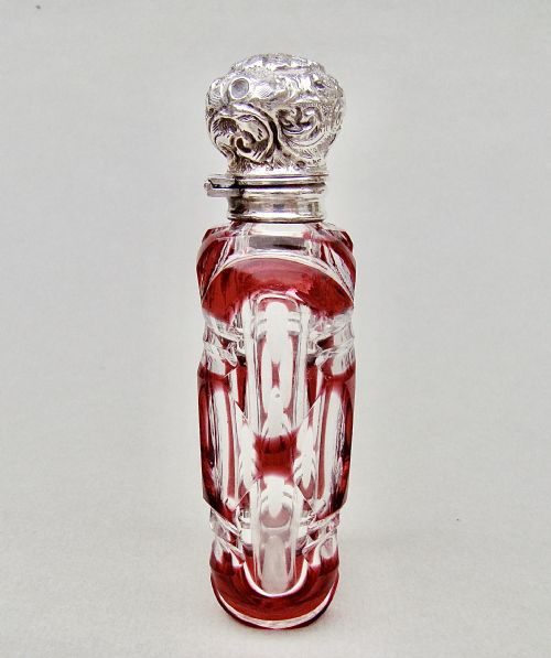 DELIGHTFUL VICTORIAN BOHEMIAN OVERLAY CRANBERRY GLASS SCENT BOTTLE CIRCA 1890 - ADDITIONAL PHOTO 2