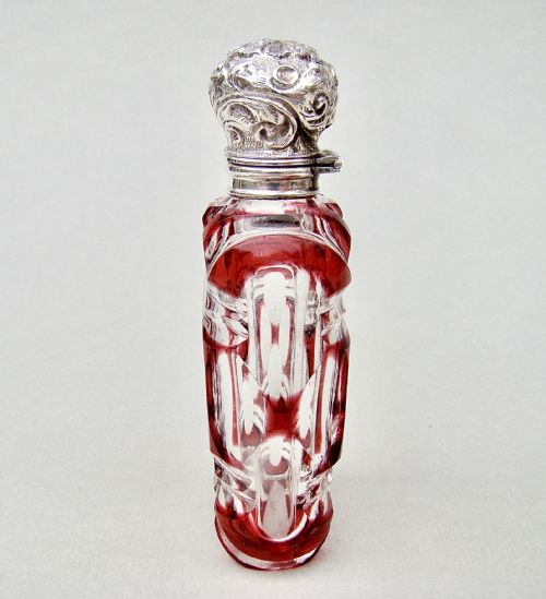 DELIGHTFUL VICTORIAN BOHEMIAN OVERLAY CRANBERRY GLASS SCENT BOTTLE CIRCA 1890 - ADDITIONAL PHOTO 3