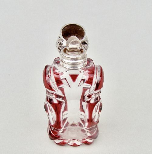 DELIGHTFUL VICTORIAN BOHEMIAN OVERLAY CRANBERRY GLASS SCENT BOTTLE CIRCA 1890 - ADDITIONAL PHOTO 5