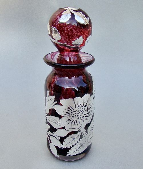 fig 1. UNUSUAL 2OTH CENTURY OVERLAY SILVER AND ART GLASS SCENT BOTTLE, CIRCA 1960