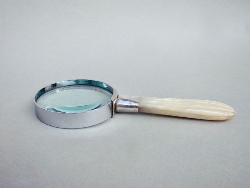 fig 3. EDWARDIAN SILVER MOUNTED MOTHER OF PEARL SMALL DESK MAGNIFYING GLASS BY HENRY GREAVES, SHEFFIELD 1904